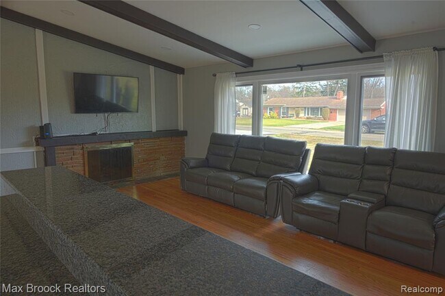 Foto del edificio - 23645 W Newell Cir