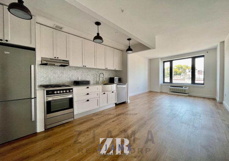 Foto principal - 0 bedroom in Brooklyn NY 11216