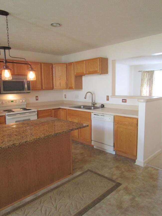 Foto del edificio - Amazing 2 BR/3.5 BA Townhome in Odenton!