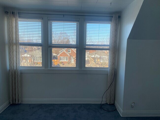 Foto del edificio - 3337 W 114th St