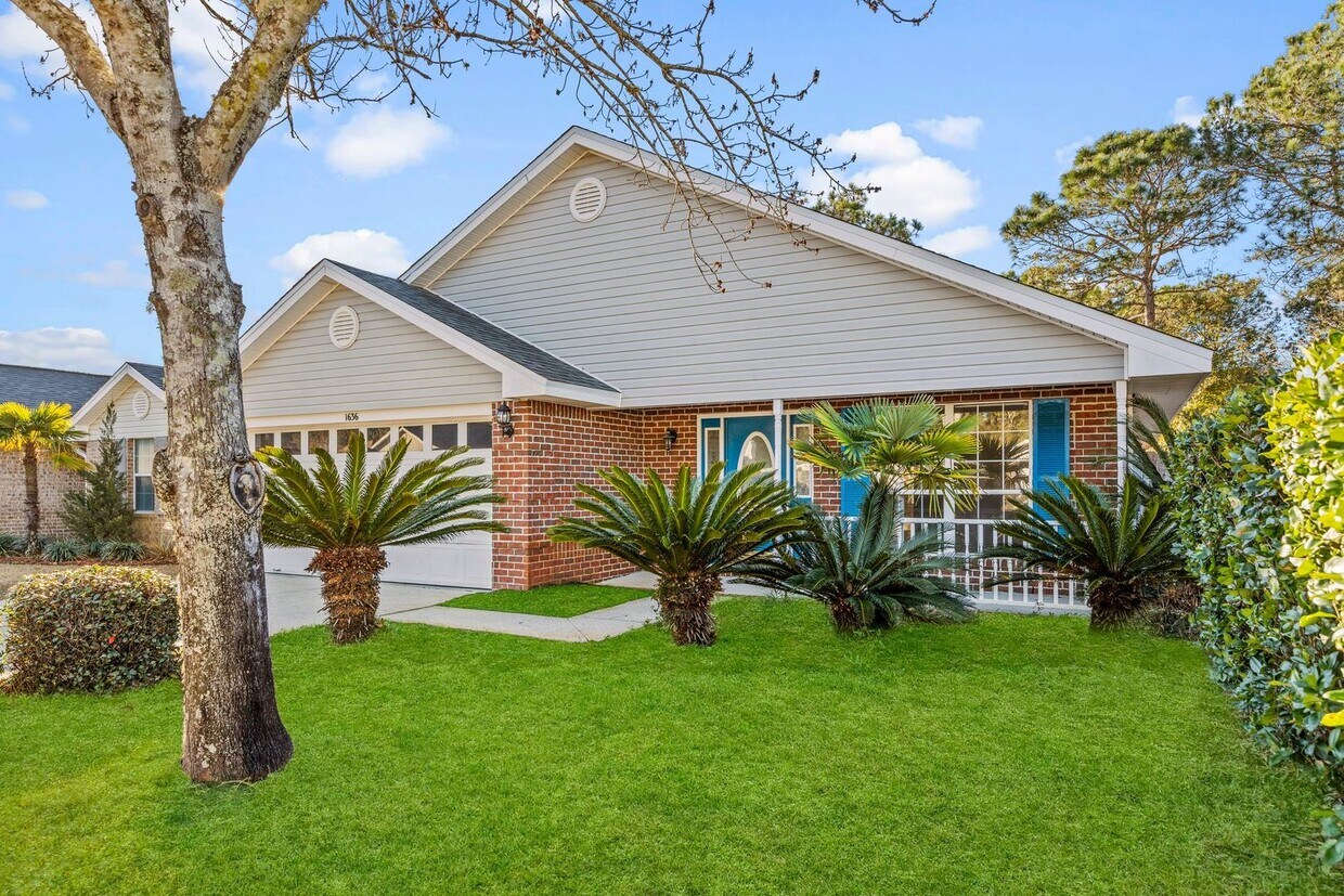 Foto principal - Charming home in IDEAL location!!!