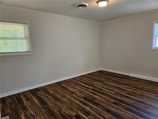 Foto del edificio - 2450 Spring Dr