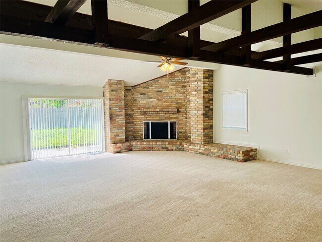 Foto del edificio - 1026 Fallbrook Dr