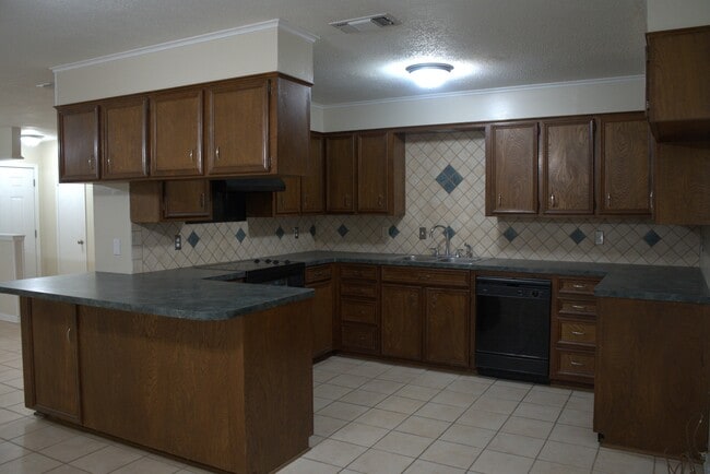 Building Photo - 421 Brigadoon St