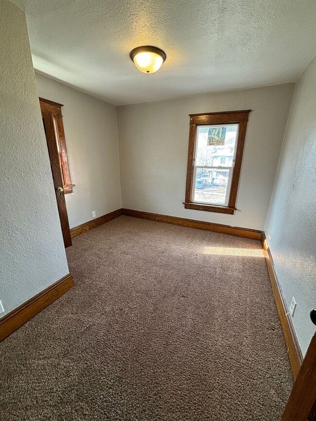 Foto del edificio - 3 Bedroom, 1 bathroom home in Waterloo, IA