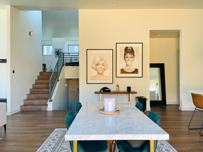 Foto del edificio - Newer Modern Custom Home