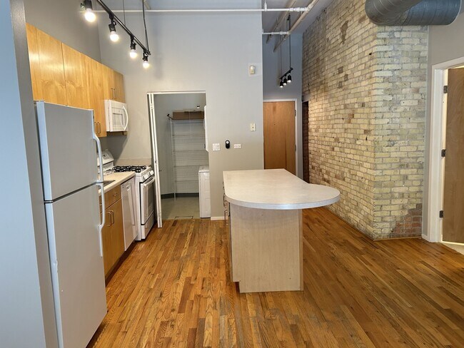 Foto del edificio - 420 S Clinton St