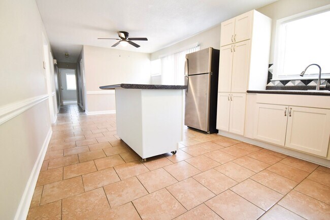 Foto del edificio - 3 BEDROOM 2 BATHROOM - SMALL PETS
