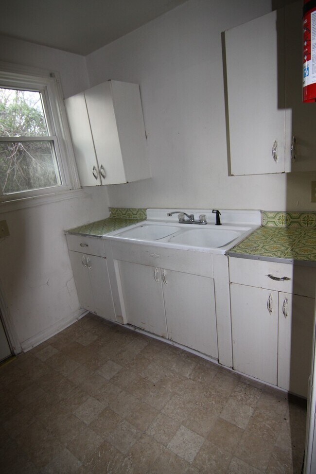 Foto del edificio - 2 Bedroom Home For Rent Near APSU!