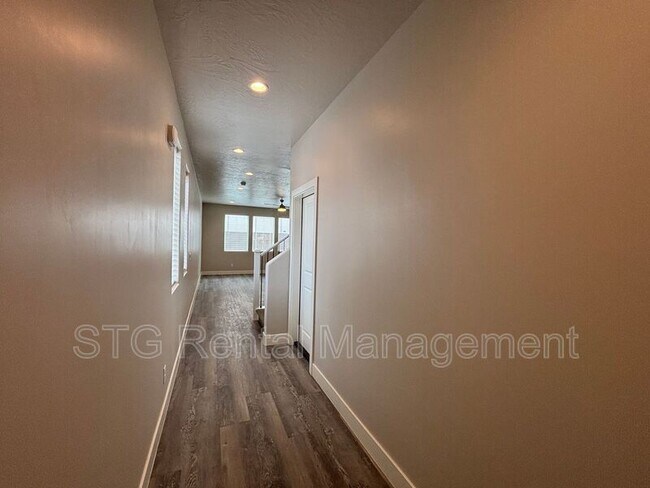 Foto del edificio - 857 S 4380 W