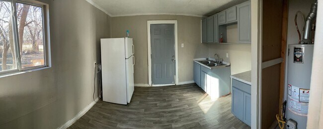 Foto del edificio - Triplex End Unit for Rent – Plainview Neighborhood, Wichita, KS