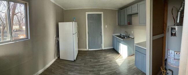 Foto del edificio - Triplex End Unit for Rent – Plainview Neighborhood, Wichita, KS