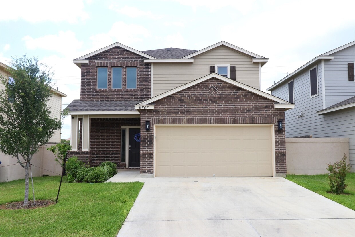 8707 Owlcreek Pass Ct, Laredo, TX 78045 House Rental in Laredo, TX