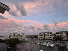 Building Photo - 406 N Bay Club Dr