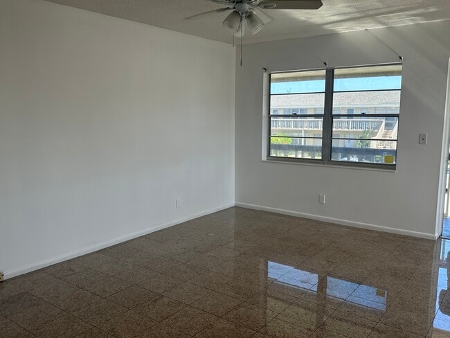 Foto del edificio - 80 Kingswood D