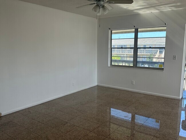 Building Photo - 80 Kingswood D