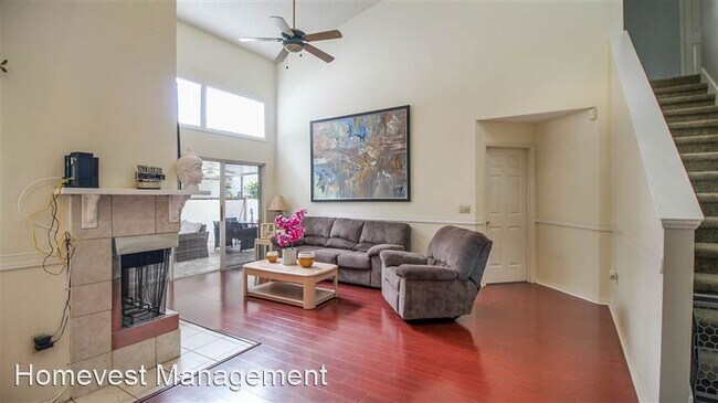 Foto del edificio - 913 Red Dandy Dr