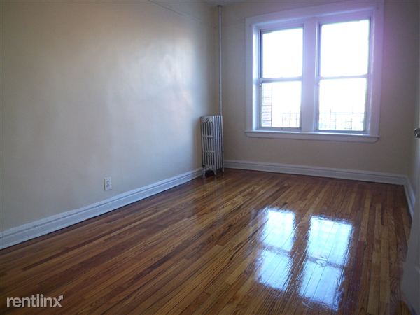 Building Photo - 711 E 231st St