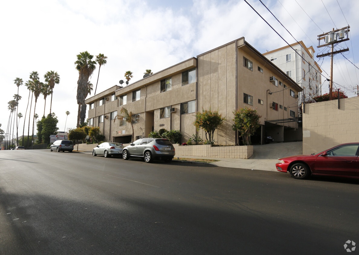 Building Photo - 3556 S Manhattan Pl