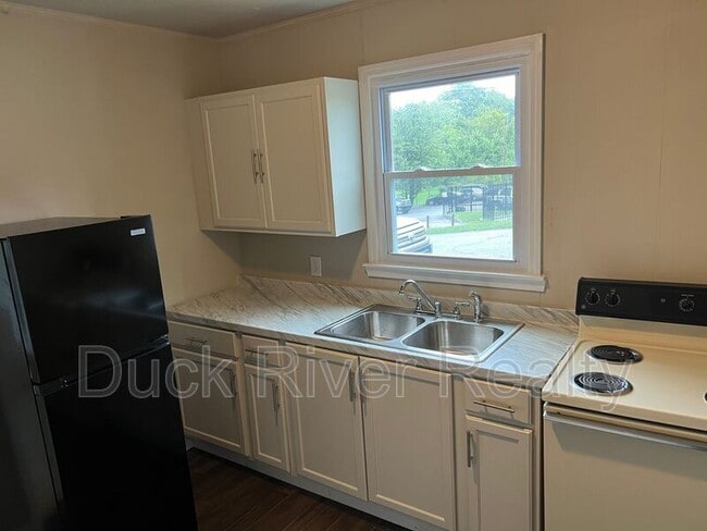 Foto del edificio - 610 E 8th St