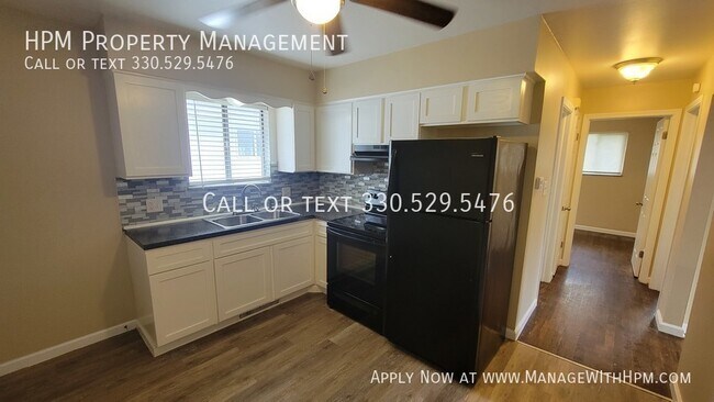 Building Photo - Price Reduction! Spacious 2 bedroom duplex...