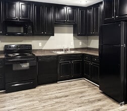 Building Photo - Willow Creek Townhomes
