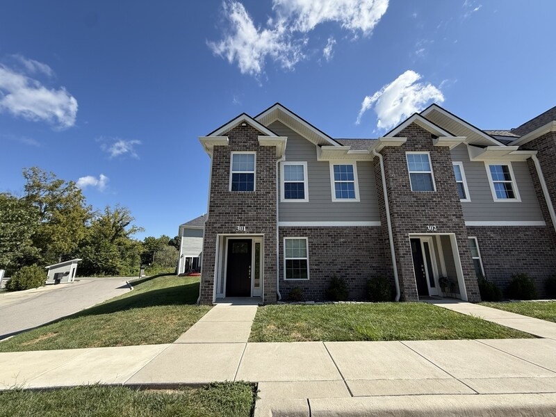 Foto principal - 301 Creekview Dr