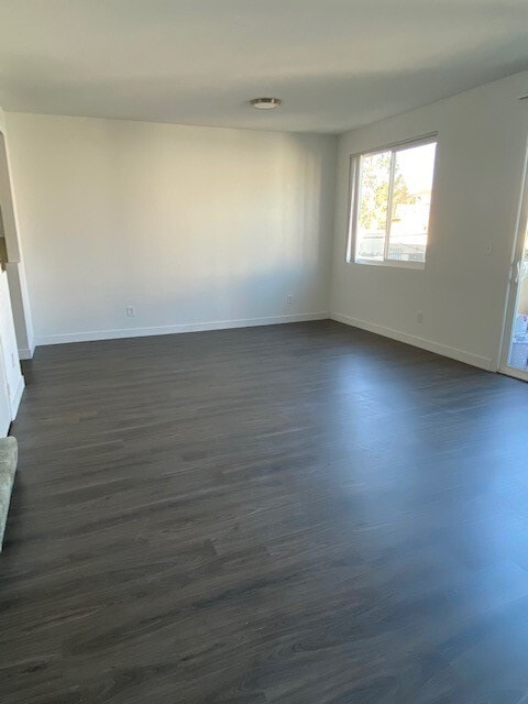Building Photo - Empire Villa Apartments