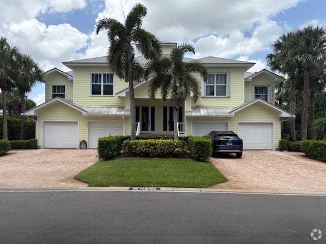 Building Photo - 3570 SW Sawgrass Villas Dr