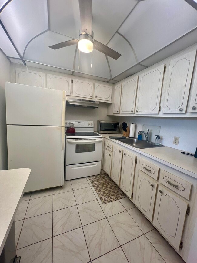 Building Photo - 527 Mansfield M