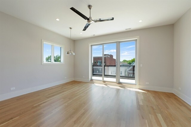 Foto del edificio - 3049 N Clybourn Ave
