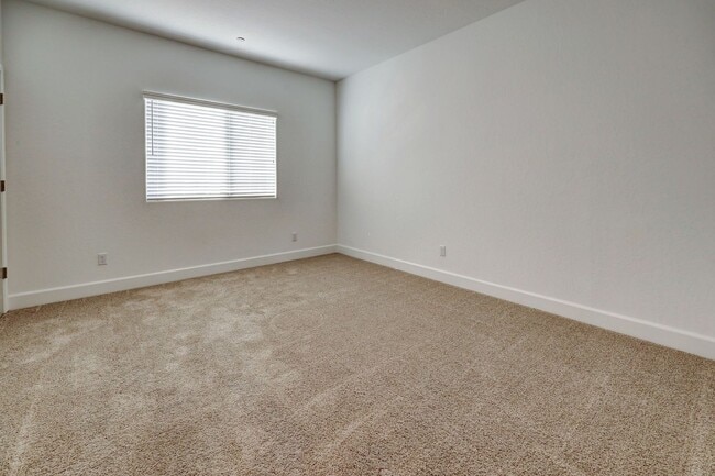 Building Photo - Brand new home in Riverstone