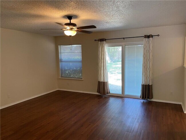 Building Photo - 9710 Hansford Dr