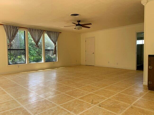 Foto del edificio - 5590 Clinton St