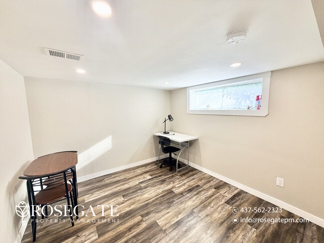 Photo du bâtiment - Cozy 2-Bedroom Basement Suite in the Heart...