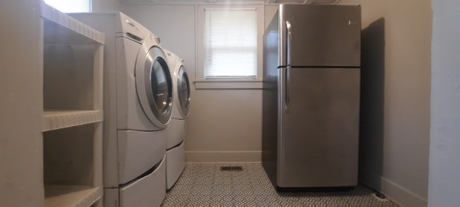 Building Photo - 636 Benton Ave