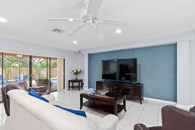 Building Photo - 1345 Sailboat Cir