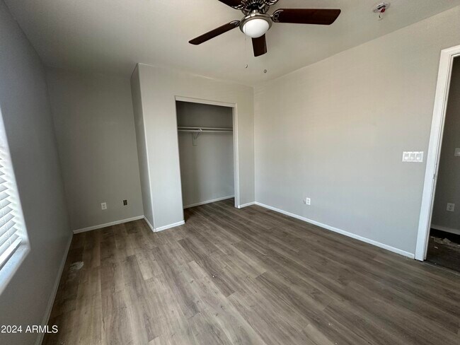 Building Photo - 10947 W Elm St