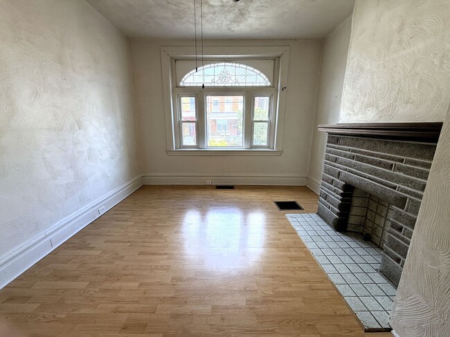 Foto del edificio - 5828 Alder St