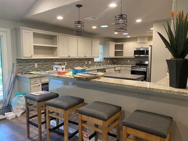 Building Photo - 5619 Cerritos Dr