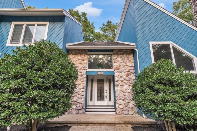 Foto del edificio - 209 Shady Knoll Ln