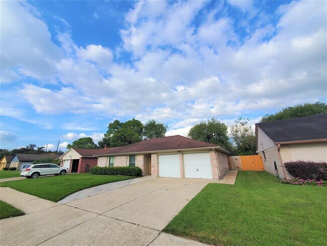 Building Photo - 11826 Guadalupe River Dr