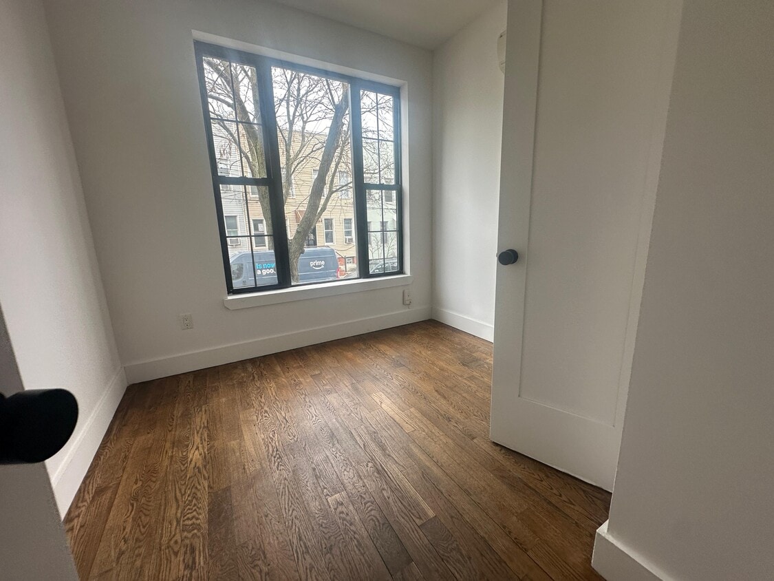 Photo - 19-15 Palmetto St (Queens, NY)