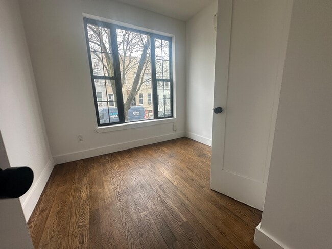Photo - 19-15 Palmetto St (Queens, NY) Apartment