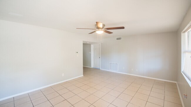 Building Photo - NEW PRICE! 2/1 AVAILABLE NOW!