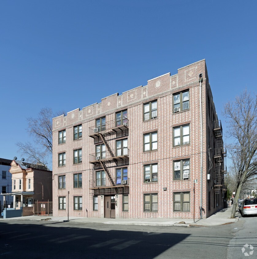 Primary Photo - 3941 Barnes Ave
