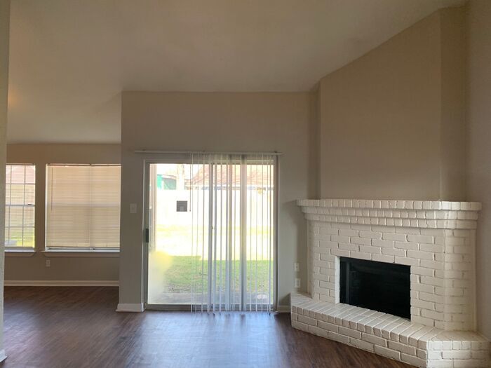NOW AVAILABLE! 5554 Ambern Drive, Houston,... photo'