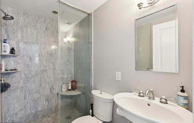 Foto del edificio - 1701 Locust St