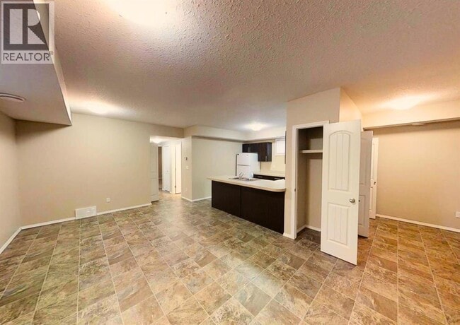 Building Photo - 11203-11298 98 St