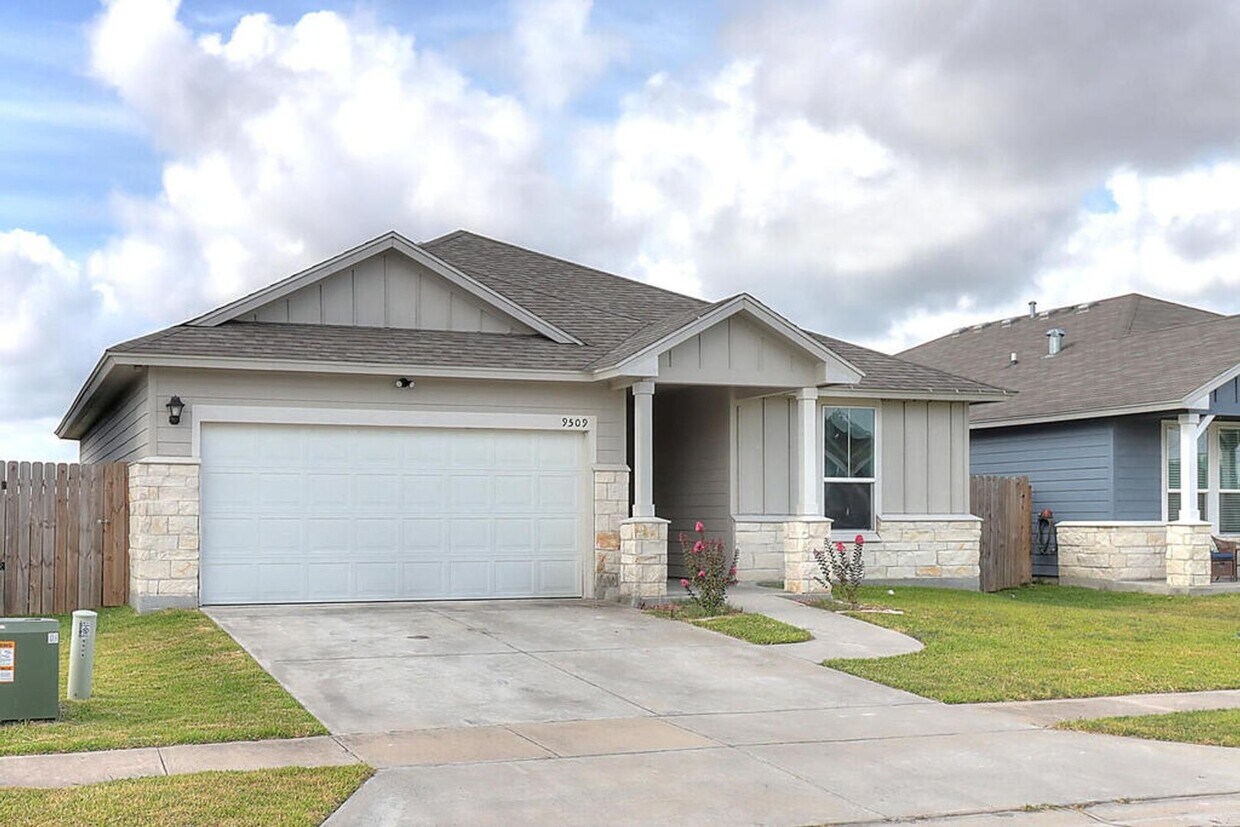 Primary Photo - 9509 Sedalia - 3/bed 2/bath - $1995/month